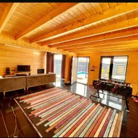 کلبه چوبی استخر روباز اب گرم (مستقیم با مالک)