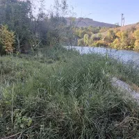 زمین کنار رودخانه زاینده رود