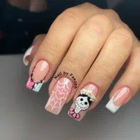 خدمات تخصصی کاشت ناخن