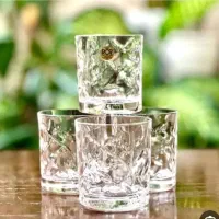 لیوان و یخ دون لاروس