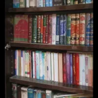 فروشنده کتاب های مذهبی