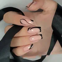 خدمات کاشت ناخن با تخفیفات ویژه هنرجو قبل میکنم|خدمات آرایشگری و زیبایی|مشهد, دوست آباد|دیوار