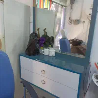 باکس اینه با صندلی ترح برقی کاملا سالم|آرایشگاه و سالنهای زیبایی|اسلامآباد غرب, |دیوار