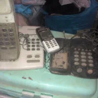 سه تا دستگاه تلفن
