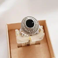 انگشتر نقره ای نگین دار شیک و لاکچری