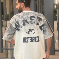 تعدادی تیشرت و شلوار همه با هم ب فروش میرسند