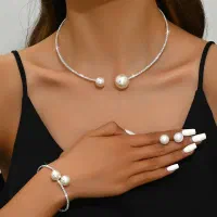 گردنبند گوشواره  و ساعت مچی