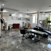 کار اموز رنگ و لایت و میز ناخن تخت مژه