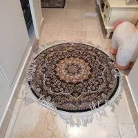 دو عددفرش گرد یک در یک زمینه سورمه ای مشهد