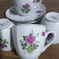 فنجان گل قرمز