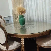 میز ناهار خوری خیلی تمیز در حد نو