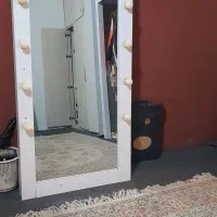 اینه قدی سالم ویک کمد گشویی کنار اینه