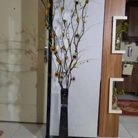 گلدان چوبی وگل نقره ای و طلایی