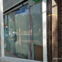 شیشه سکوریت مغازه با قفل یراق کامل