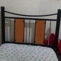 ۲ عدد تخت فلزی در حد