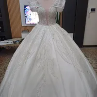 لباس عروس سفارشی با طراحی خاص