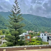 عاشقان-ویلای-مدرن-با-این-چشم-انداز-زیبا