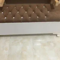 تخت دو نفره و تخت یک نفره و میز آرایش وچرخ خیاطی