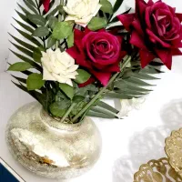 گل مصنوعی با گلدان
