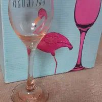 تعدادی ظروف بلور و جام واستکان