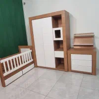سرویس نوزاد همراه با کمد و دراور و تخت خواب و شلف