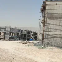 ب یک نفر خامود زن و تعدادی قالبند و ارماتوربند