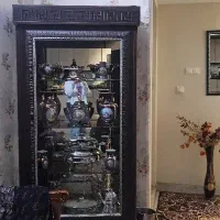 ویترین بزرگ آیینه دار