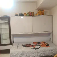 تخت کم جا نوجوان