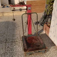 باسکول قدیمی چرخدار کارنکرده با۶تاسنگ ۳۰۰کیلویئ|فروشگاه و مغازه|نجف‌آباد, کشاورز|دیوار
