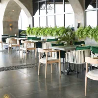 نیروی خدماتی و صندوقدار و سالن کار