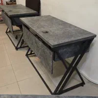 میز تحریر و کامپیوتر