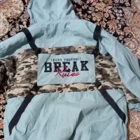 کاپشن|لباس|میانه, |دیوار