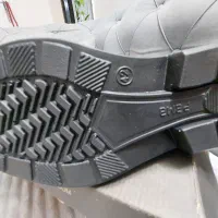 کفش|کیف، کفش، کمربند|گلبهار, شهر جدید گلبهار|دیوار