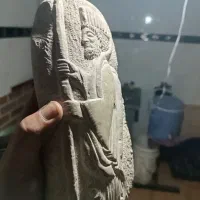 اثر هنری حجاری شده هخامنشی روی سنگ