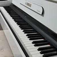 پیانو دیجیتال p-125