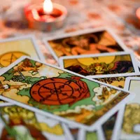 فال قهوه وتاروت برای کشف آینده وشمع تراپی ارامشبخش