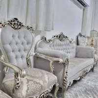 مبل ۸نفره با چستر و میز عسلی و میز نهارخوری ۴نفره