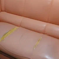 مبل سه نفره چرم فقد دو پارگی دارد|مبلمان خانگی و میز عسلی|اهواز, کوی علوی|دیوار