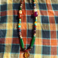 دو عدد گردنبند سنگی با تعدادی مهره