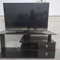 میز تلویزیون شیشه ای