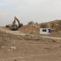 راننده بیل چرخ زنجیری