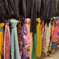 گالری شال وروسری ملکه|لباس|رشت, پاره بیجار|دیوار