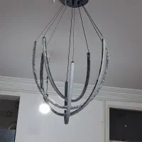 یه لوستر و یه ساعت نو به فروش می‌رسد