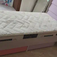 فوش تختخواب و خوش خواب یک نفره و دراور و قفسه کتاب