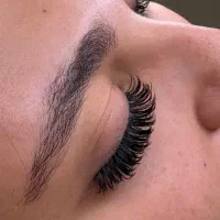 استخدام مژه کار و ناخن کار،میکاپ آرتیست،شینیون کار