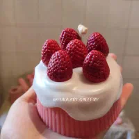 شمع کیک توت فرنگی