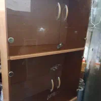 یک عدد کمد برای جای کتاب یا اسباب بازی