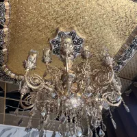 لوستر بزرگ و دور لوستری