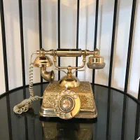 تلفن قدیمی برنجی‌