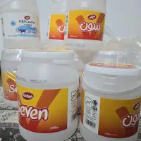 تعدادی دبه تمیز جا ماستی